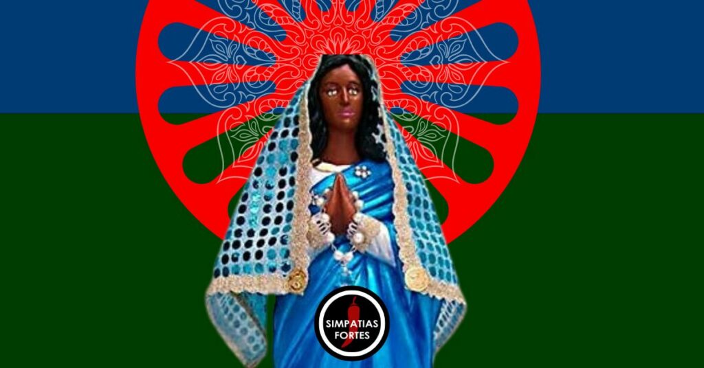 Santa Sara Kali com lenço na cabeça